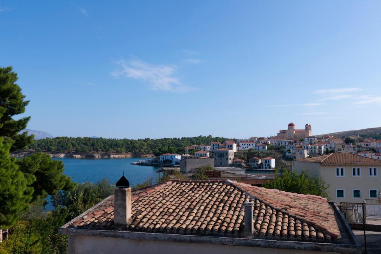 Nautilus Luxury Suites Galaxidi Exterior photo