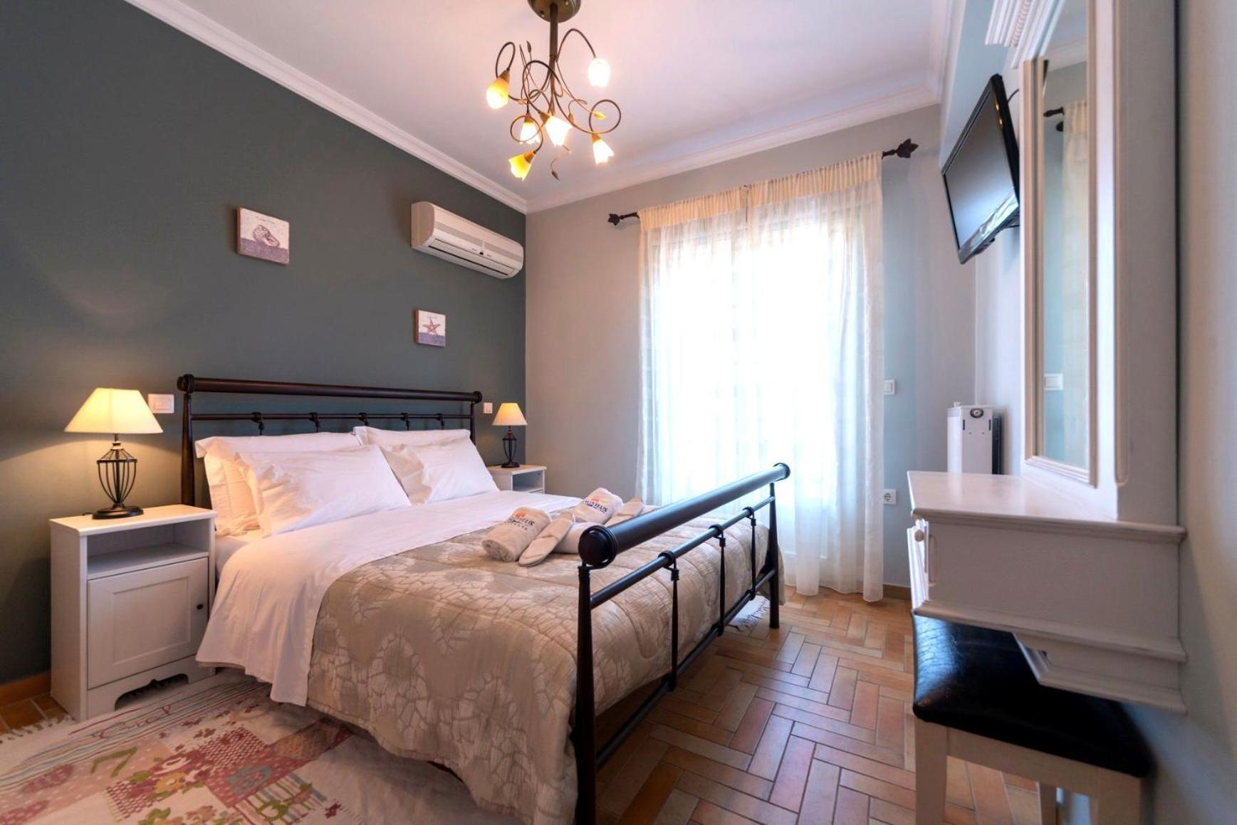 Nautilus Luxury Suites Galaxidi Exterior photo